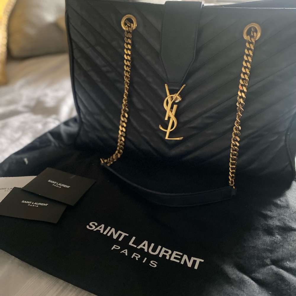 Selling this beautiful classy YSL bag! Bag is in excellent condition!